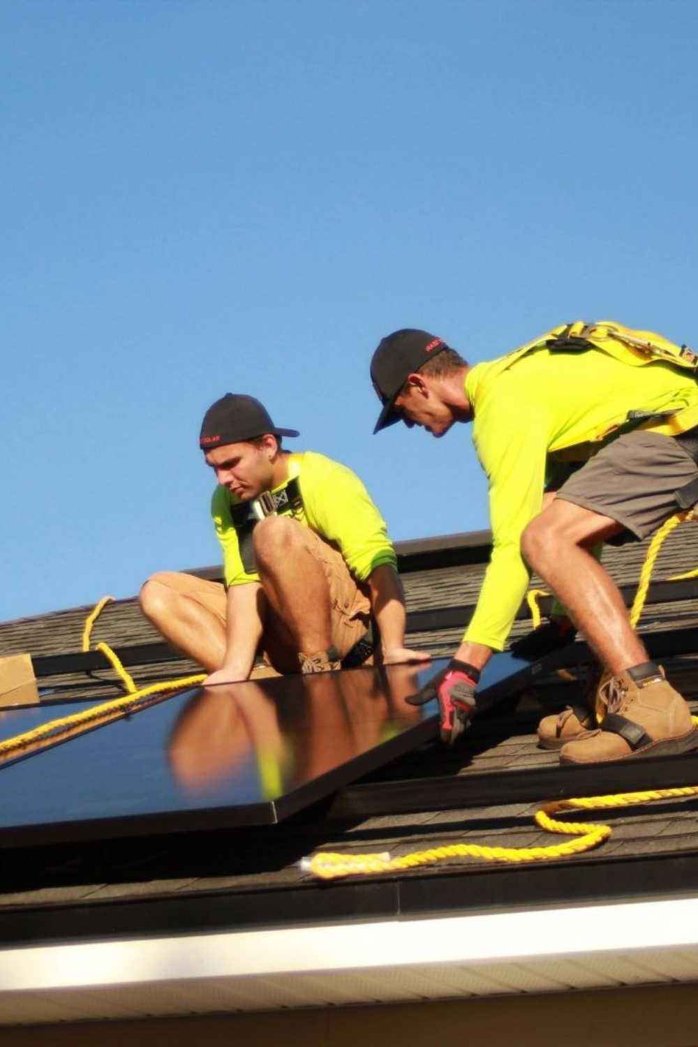 solar energy company installing solar panels on roof in Florida