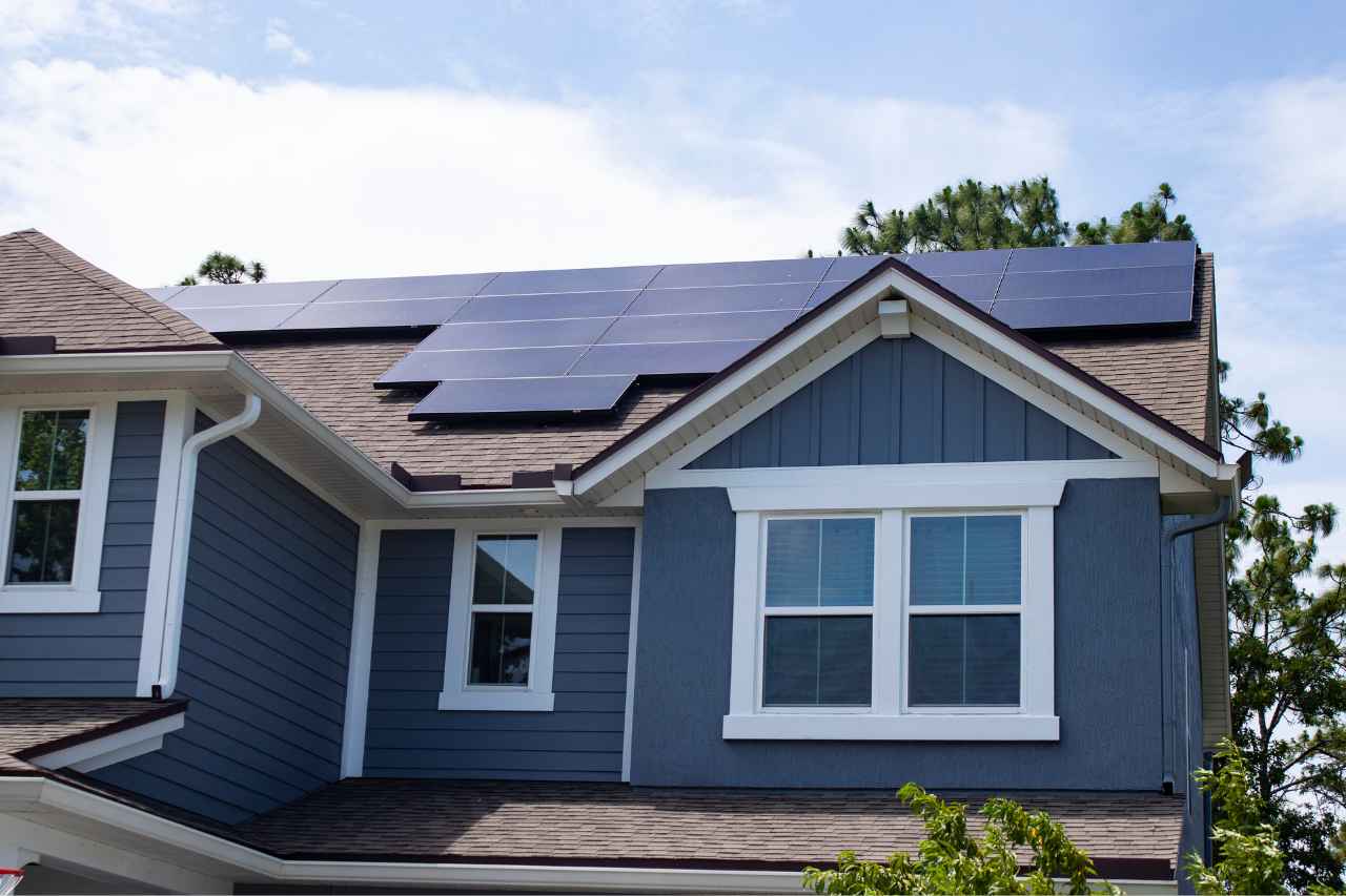 two story home in Jacksonville, FL that meets criteria for home solar panels