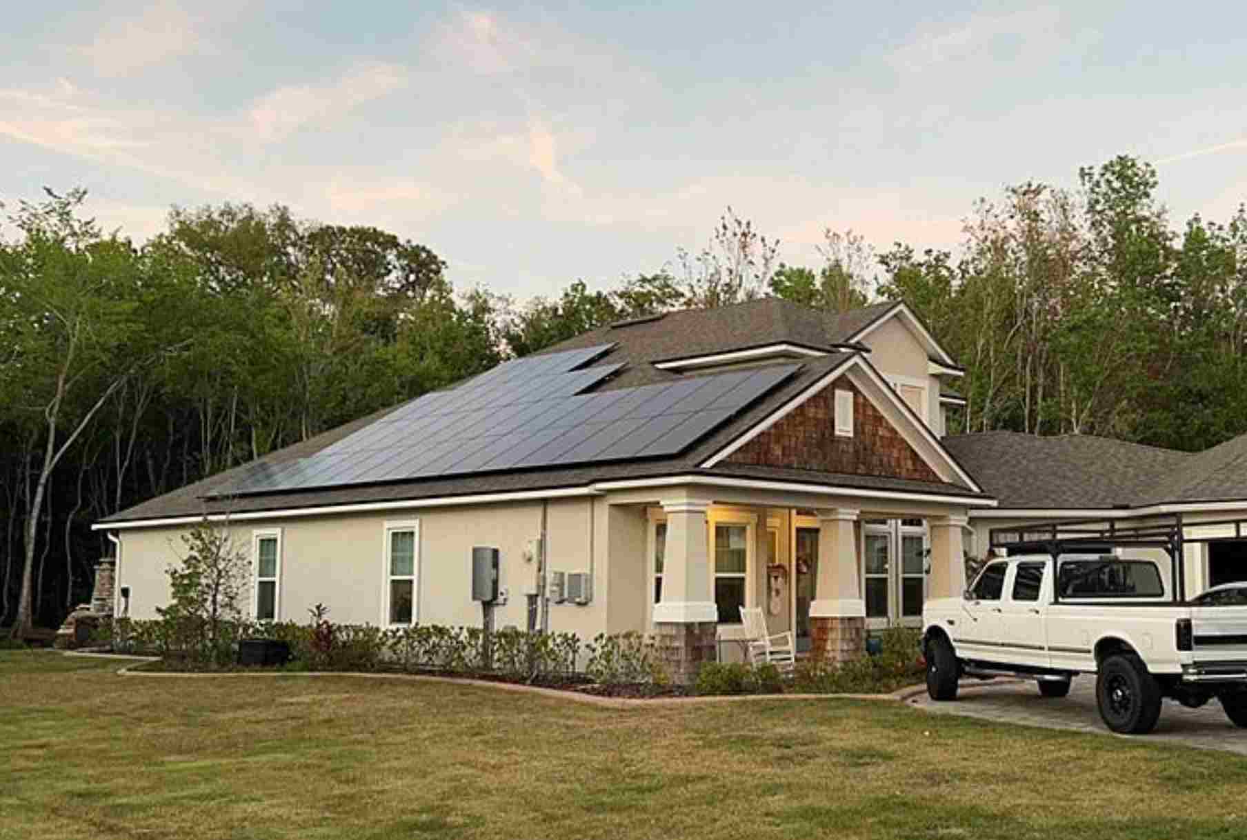 Jacksonville, FL home after making the switch to solar power