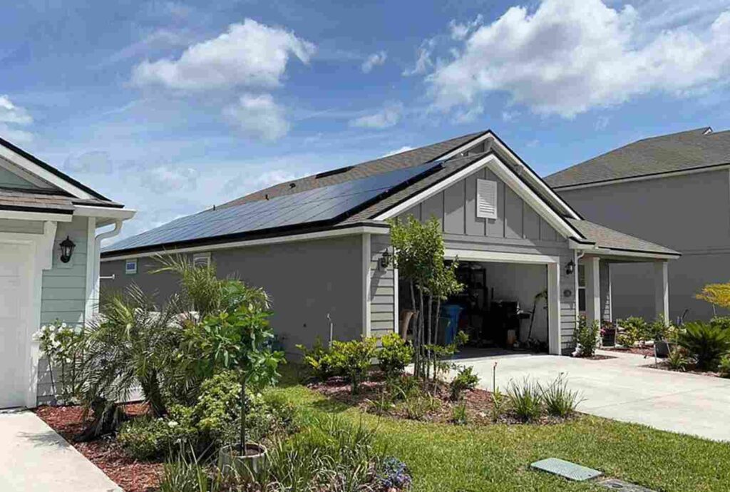 Jacksonville, Florida home with new residential solar panels on roof