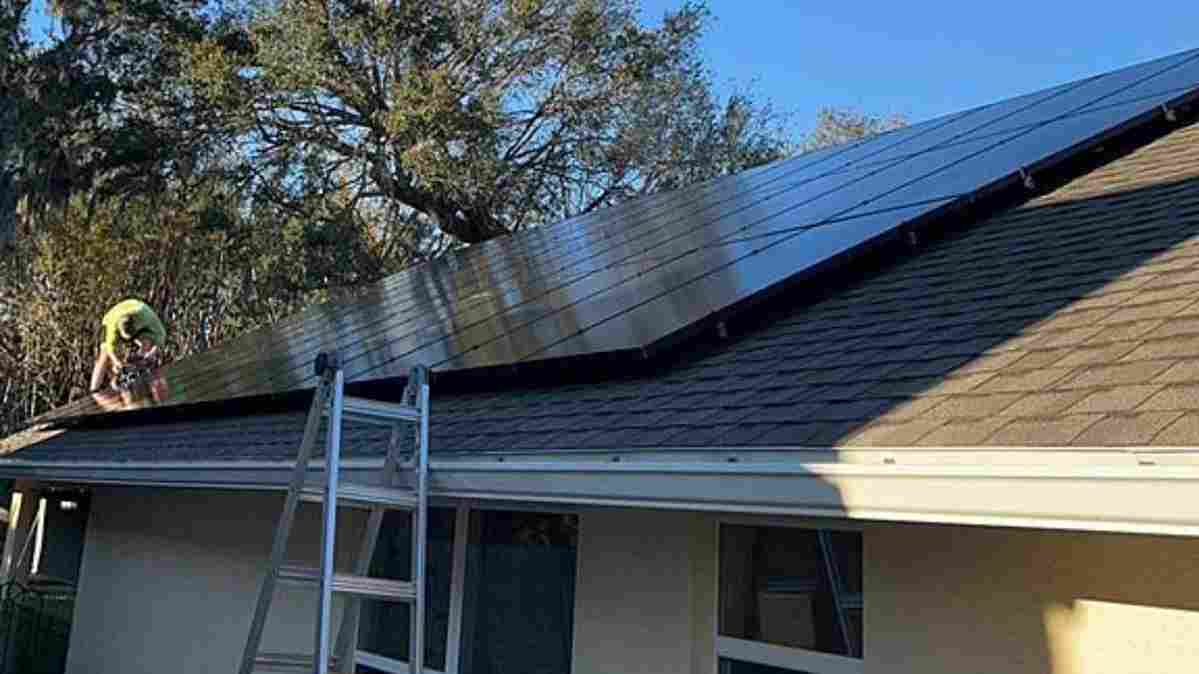 new rooftop solar panels on residential home in Florida safeguards roof warranty